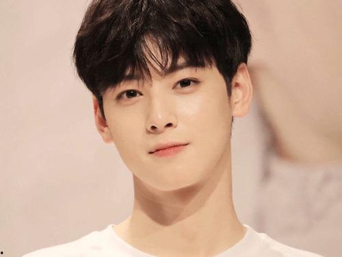 演员周游出生于几几年,跨越时光的演艺人生，揭秘1980年代出生的璀璨星途